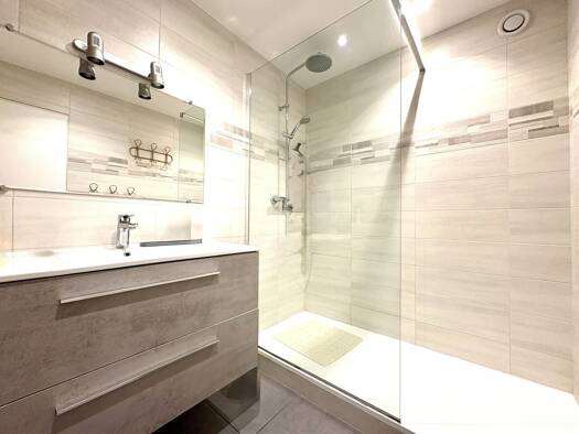 Duplex à vendre 227 000 € 4 pièces 3 chambres 111 m² Étage 3/3 Valserhône 01200