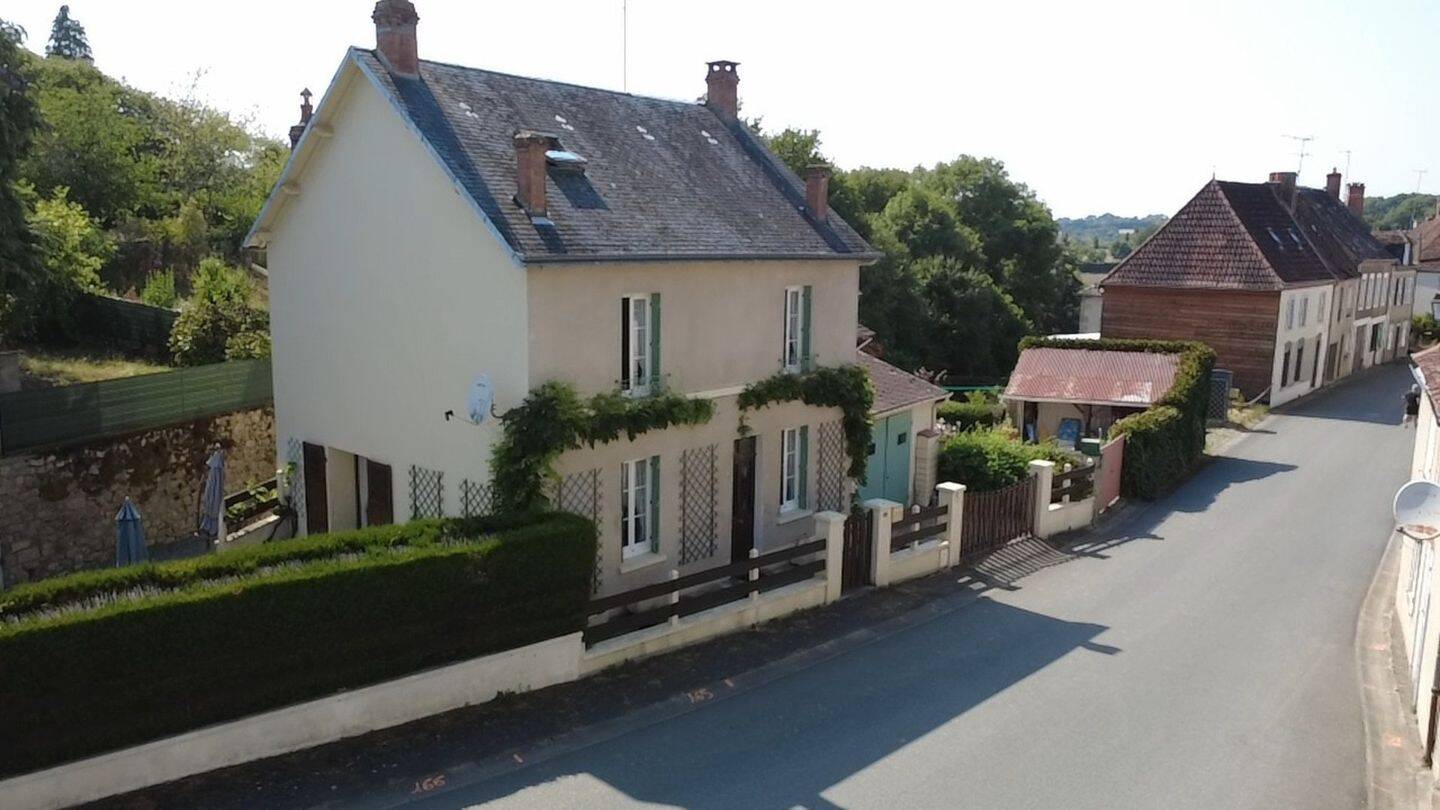 Maison 6 pièces 110 m² · à Chéniers · 110 m² · 97 000 €