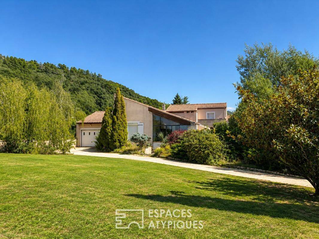 Maison 13 pièces 310 m² · à Saint-Laurent-du-Pape · 310 m² · 540 000 €