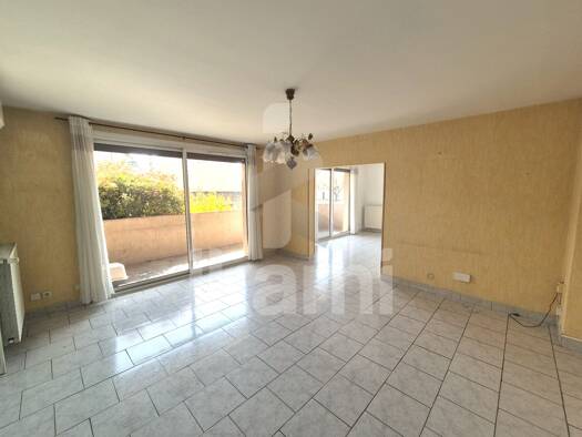 Appartement à vendre 155 000 € 4 pièces 2 chambres 91 m² RDC/7 Chatiou-Duchesne Romans-sur-Isère 26100