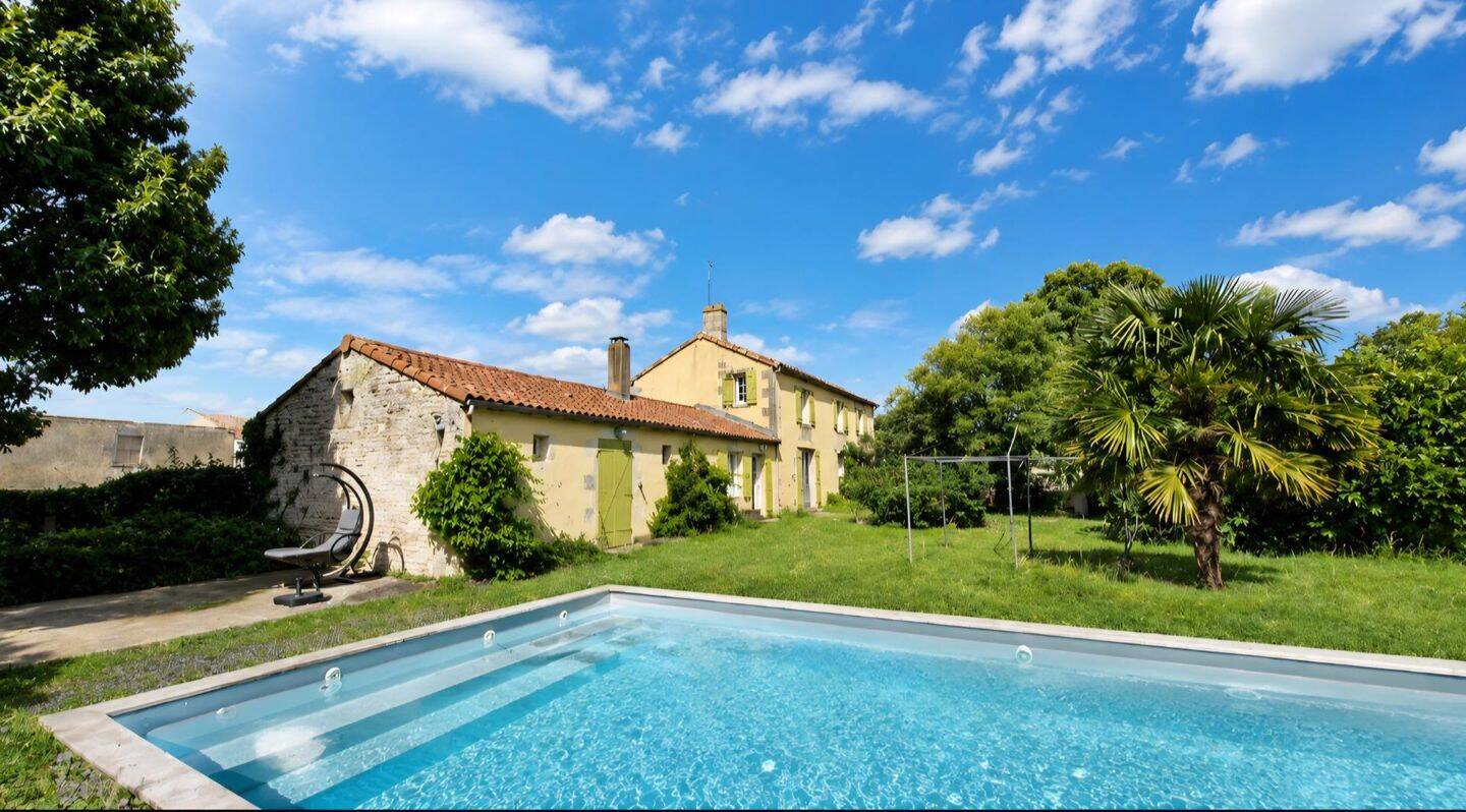 Maison 5 pièces 144 m² · à Taugon · 144 m² · 270 400 €