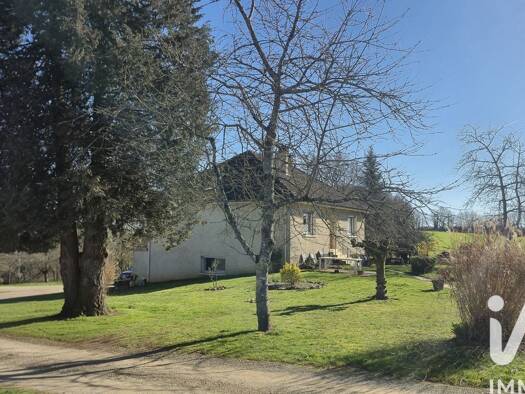 Maison de plain-pied à vendre 194 000 € 5 pièces 3 chambres 140 m² 6 000 m² de terrain Bujaleuf 87460