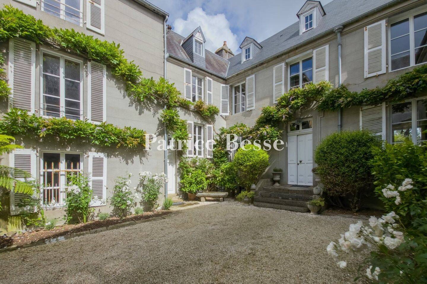 Maison 12 pièces 285 m² · à Coutances · 285 m² · 667 800 €