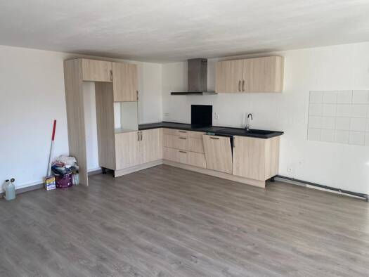 Appartement à vendre 59 000 € 4 pièces 2 chambres 96 m² Étage 1/2 Centre Neufchâteau 88300