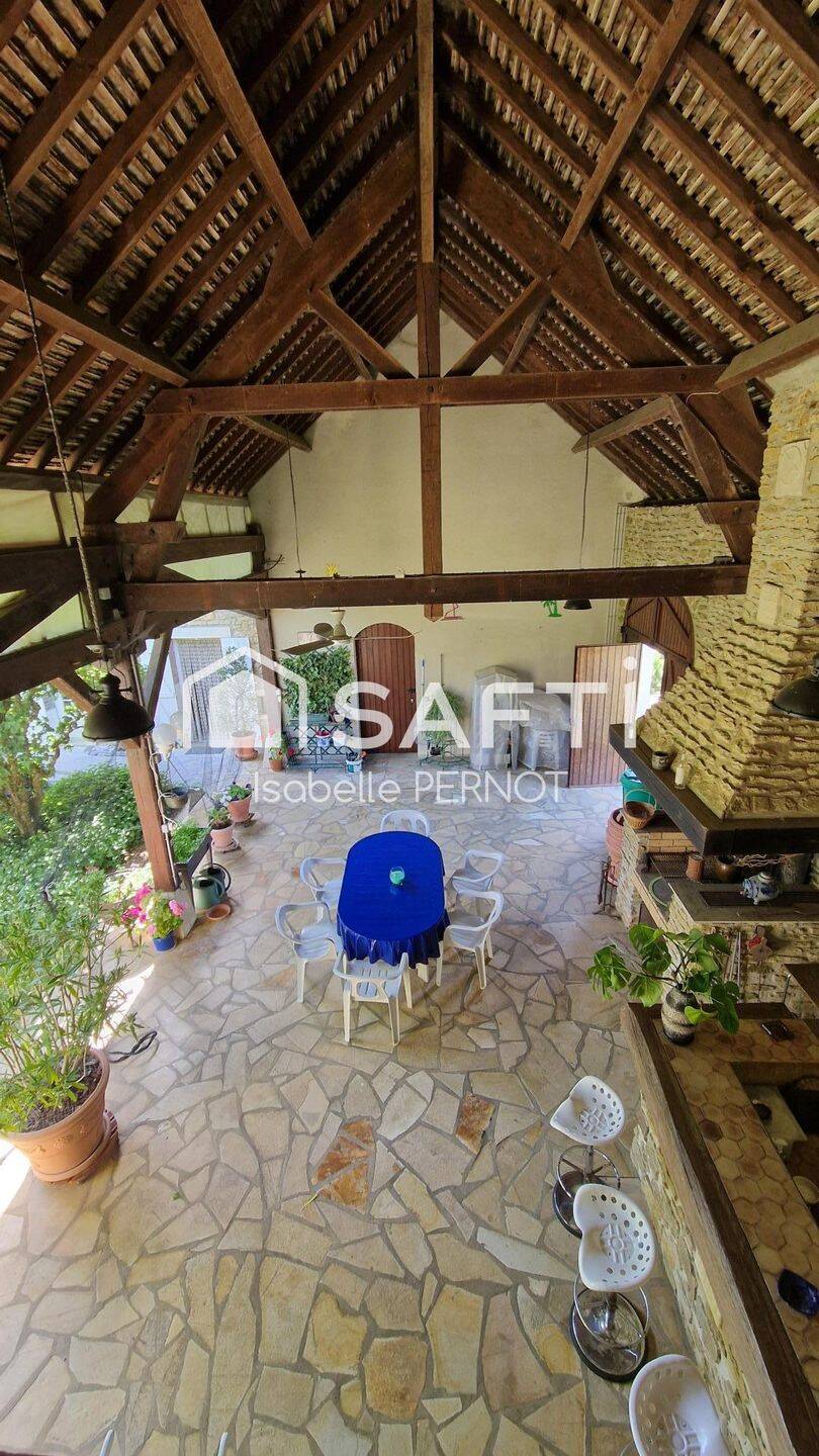 Maison 12 pièces 410 m² · à Carisey · 410 m² · 350 000 €