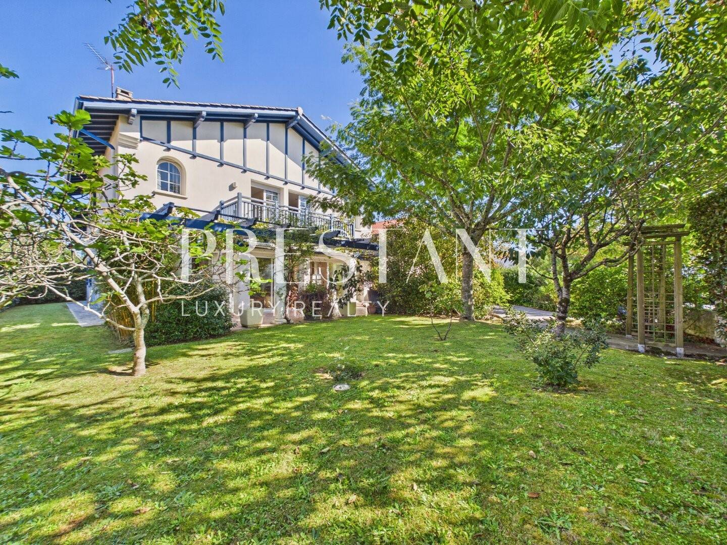 Maison 6 pièces 230 m² · à Biarritz · 230 m² · 1 690 000 €