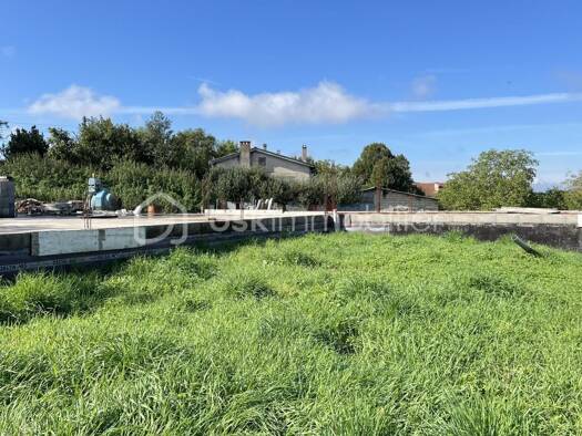 Terrain constructible viabilisé à vendre 105 000 € 772 m² de terrain Viriville 38980