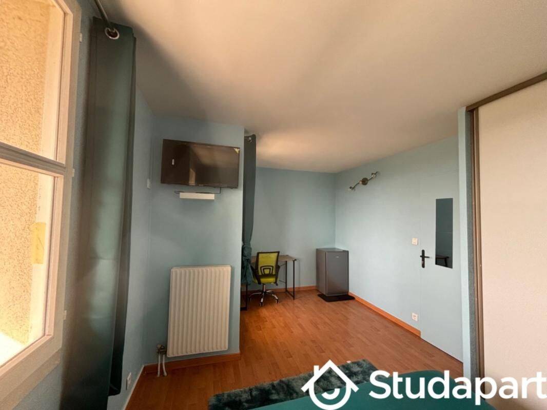 1 pièce 15 m² · à Noisy-le-Grand · 15 m² · 585 €