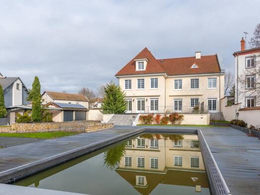 Maison à vendre 260 702 € 1 pièce 4 chambres 525 m² Sud Ambert 63600