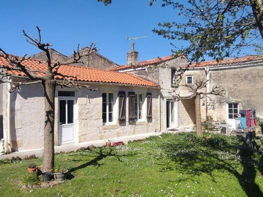 Maison à vendre 195 000 € 6 pièces 1 chambre 103 m² 1 132 m² de terrain Péré 17700