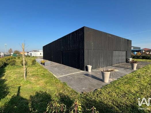 Local d'activités à vendre 356 000 € 250 m² d'espace de stockage Cheix-en-Retz 44640