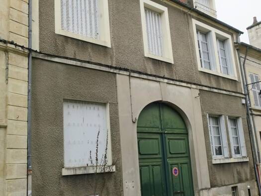 Immeuble à vendre 343 200 € 244 m² Bourges 18000