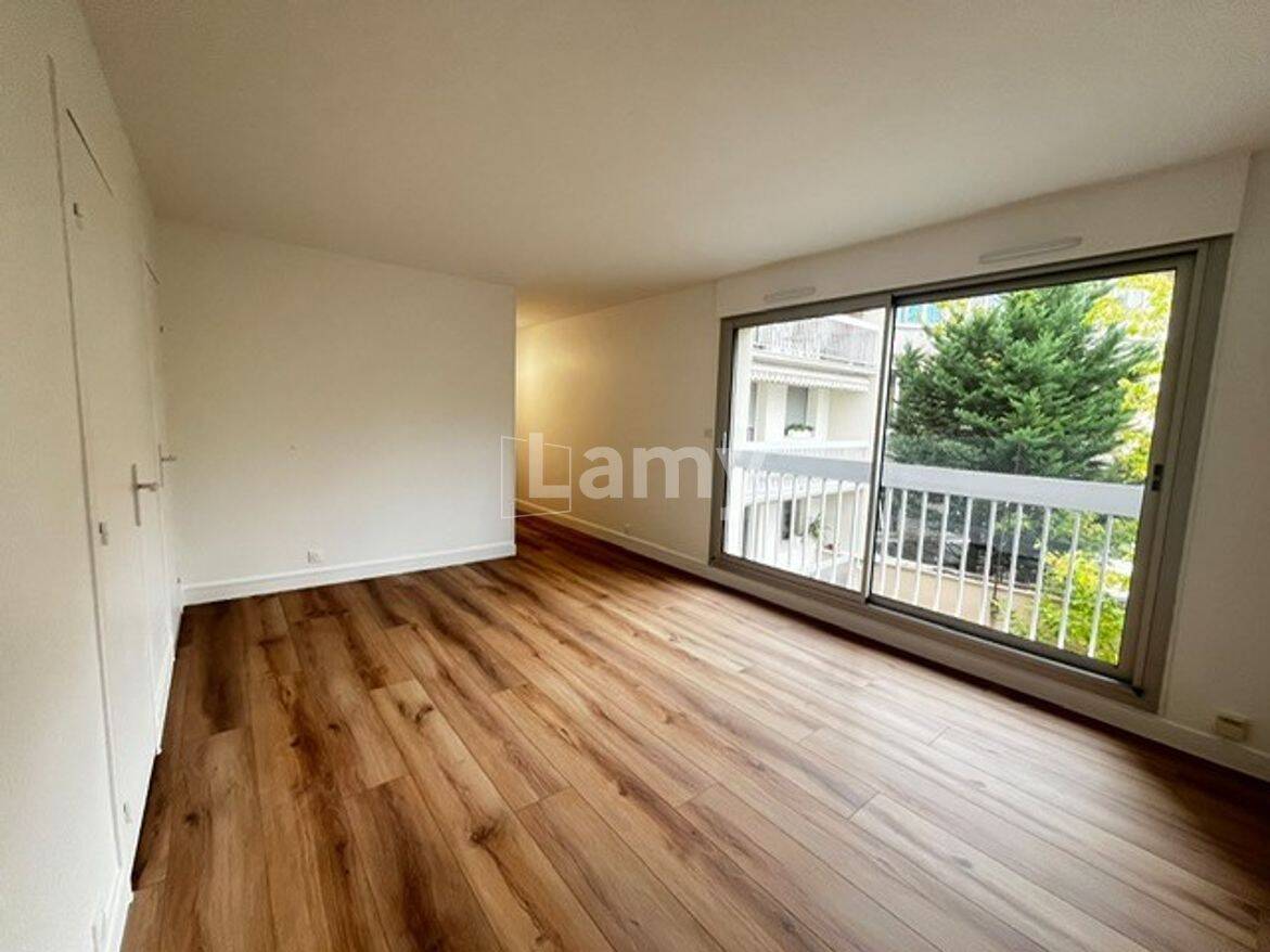 Appartement 1 pièce 32 m² · à Paris 18ème Arrondissement · 31,5 m² · 1 130 €/mois