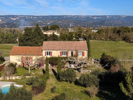 Mas à vendre 936 000 € 7 pièces 6 chambres 250 m² 10 347 m² de terrain Eyguières 13430