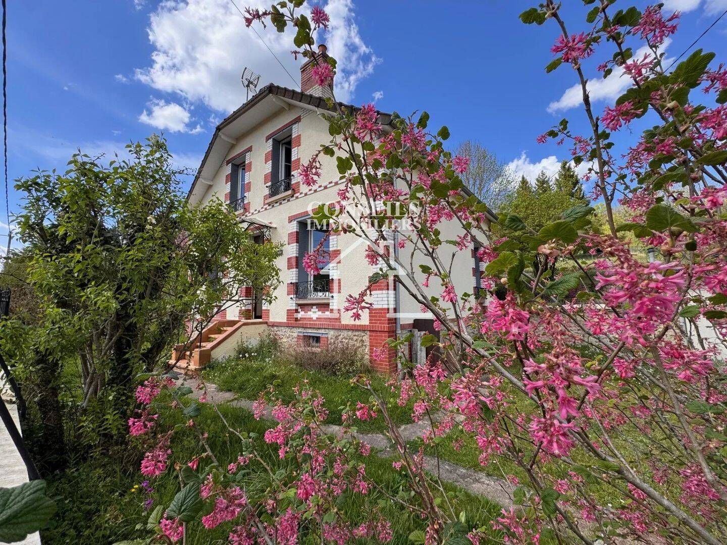 Maison 5 pièces 108 m² · à Saint-Julien-du-Sault · 108 m² · 169 000 €