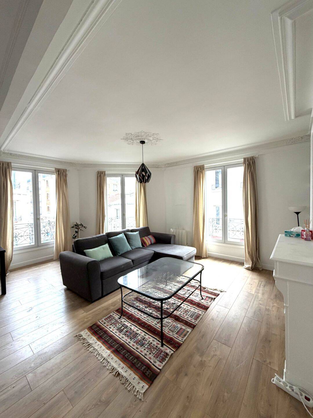 Appartement 3 pièces 69 m² · à Paris 18ème Arrondissement · 68,5 m² · 1 890 €