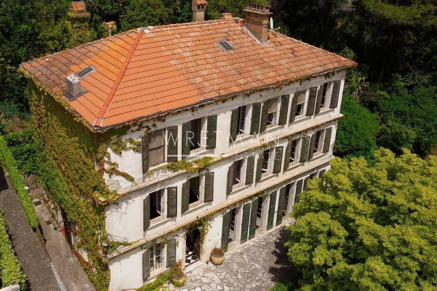 Maison 13 pièces 300 m² · à Grasse · 300 m² · 995 000 €