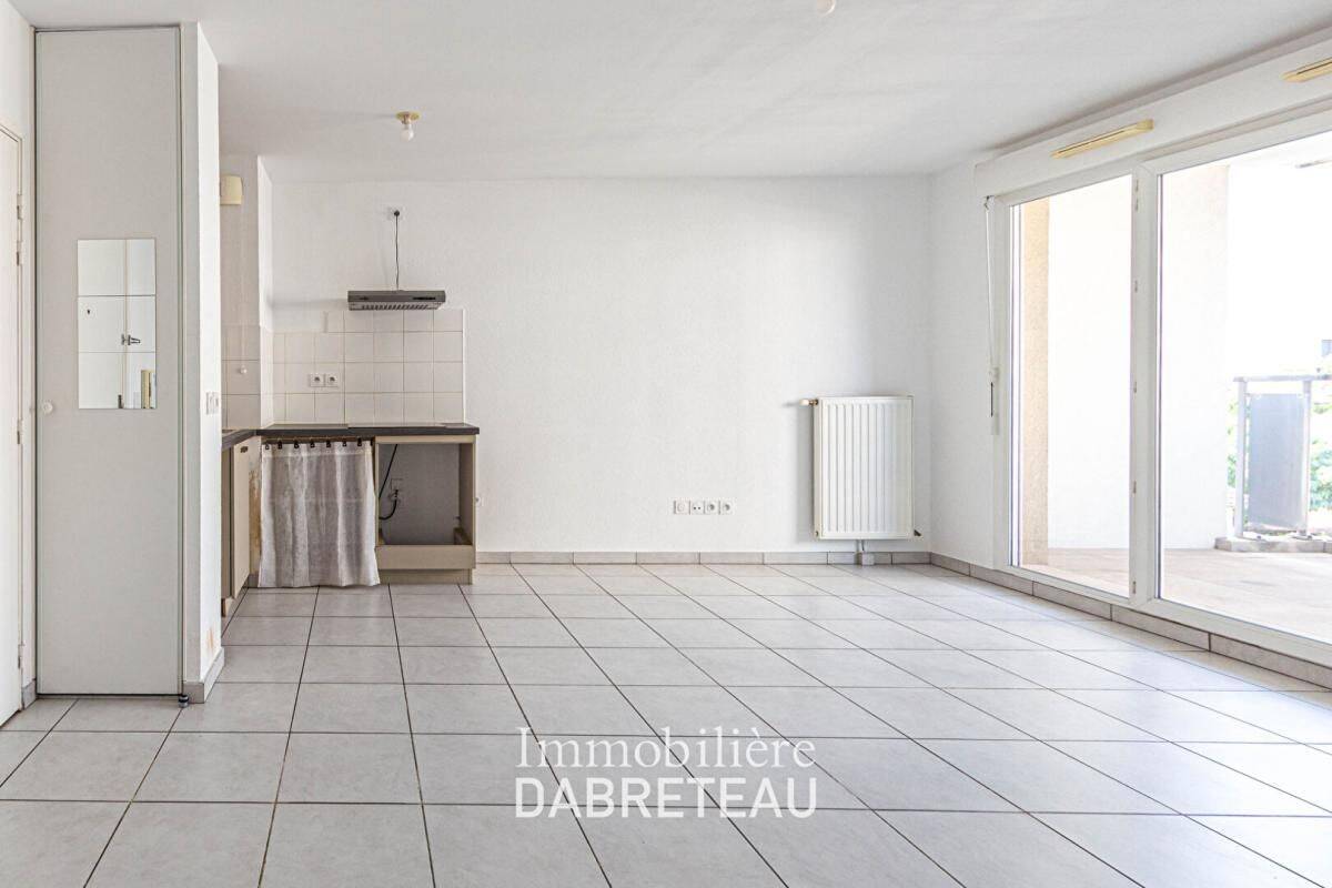Appartement 3 pièces 61 m² · à Lyon 8ème Arrondissement · 61 m² · 240 000 €