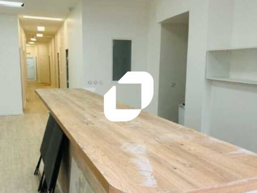 Local d'activités à louer 7 917 € 250 m² d'espace de stockage Centre Saint-Cloud 92210