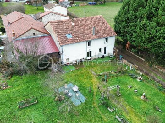 Maison à vendre 162 000 € 8 pièces 7 chambres 218 m² Blanzac 87300