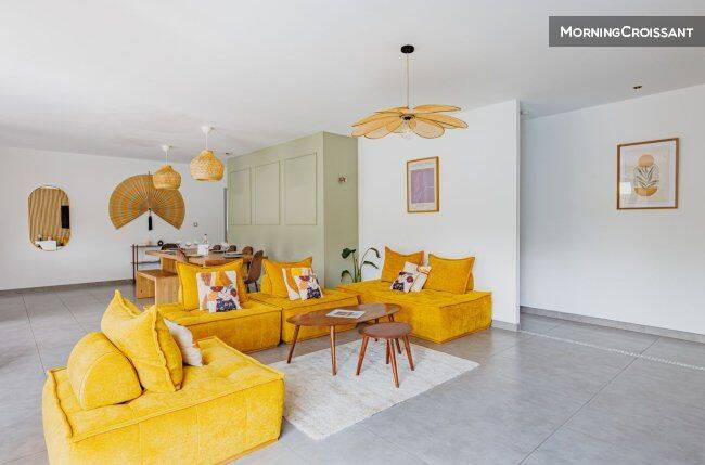 Maison 1 pièce 160 m² · à Mios · 160 m² · 2 200 €
