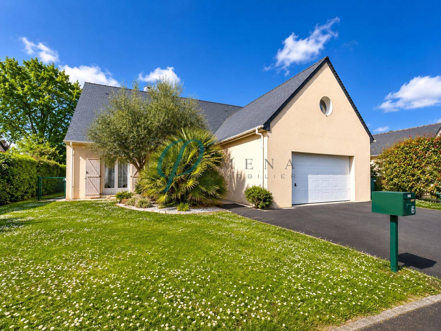 Maison 8 pièces 205 m² · à Thouaré-sur-Loire · 205 m² · 549 900 €