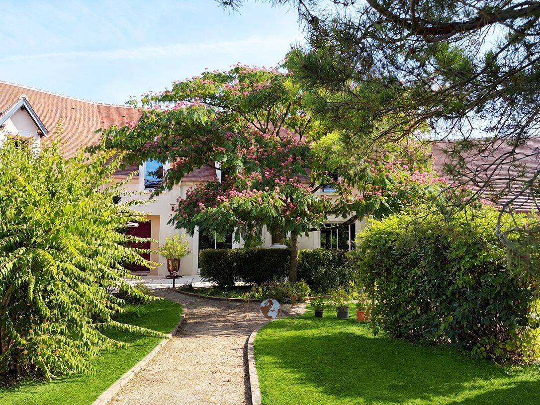 Maison 9 pièces 283 m² · à Joigny · 283 m² · 690 000 €