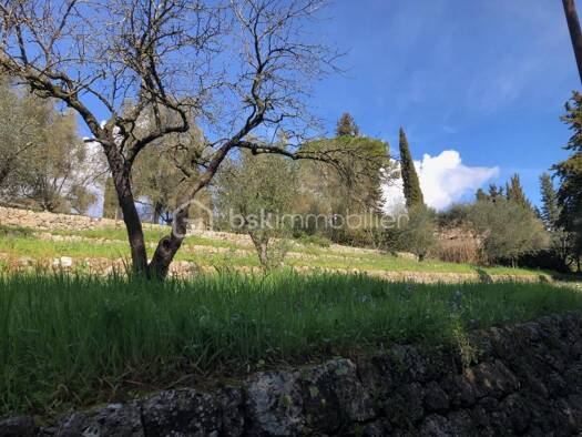 Terrain constructible à vendre 450 000 € 1 066 m² de terrain Le Village Valbonne 06560