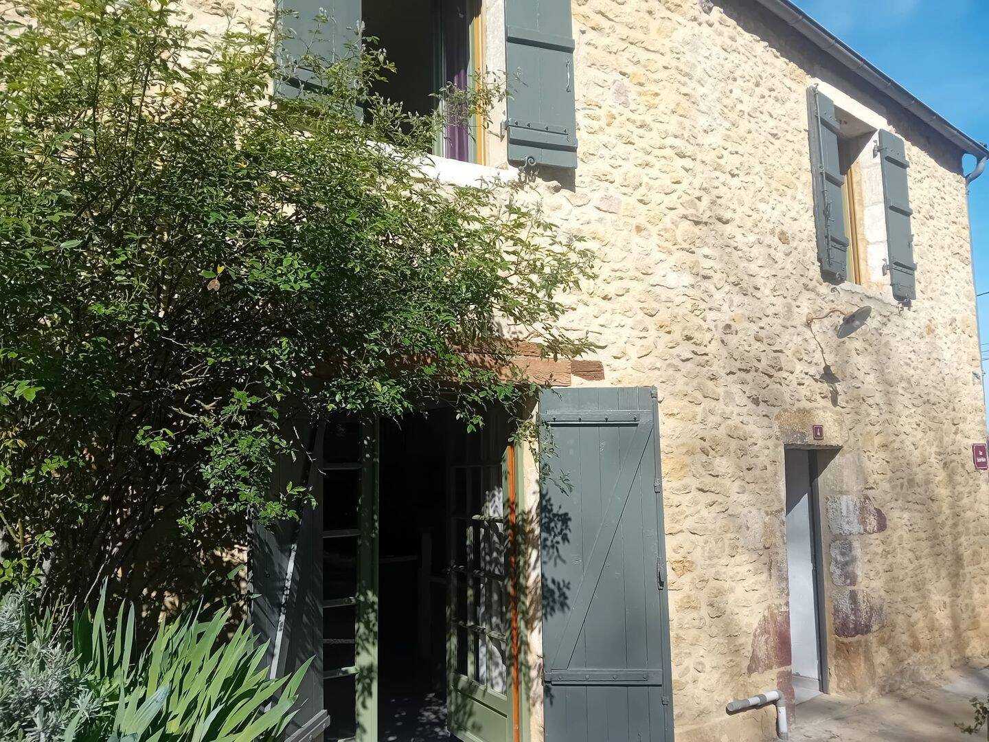 Gîte en pierre rénové avec charme   Périgord Noir