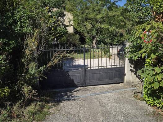 Terrain constructible à vendre 330 000 € 627 m² de terrain Mimet 13105