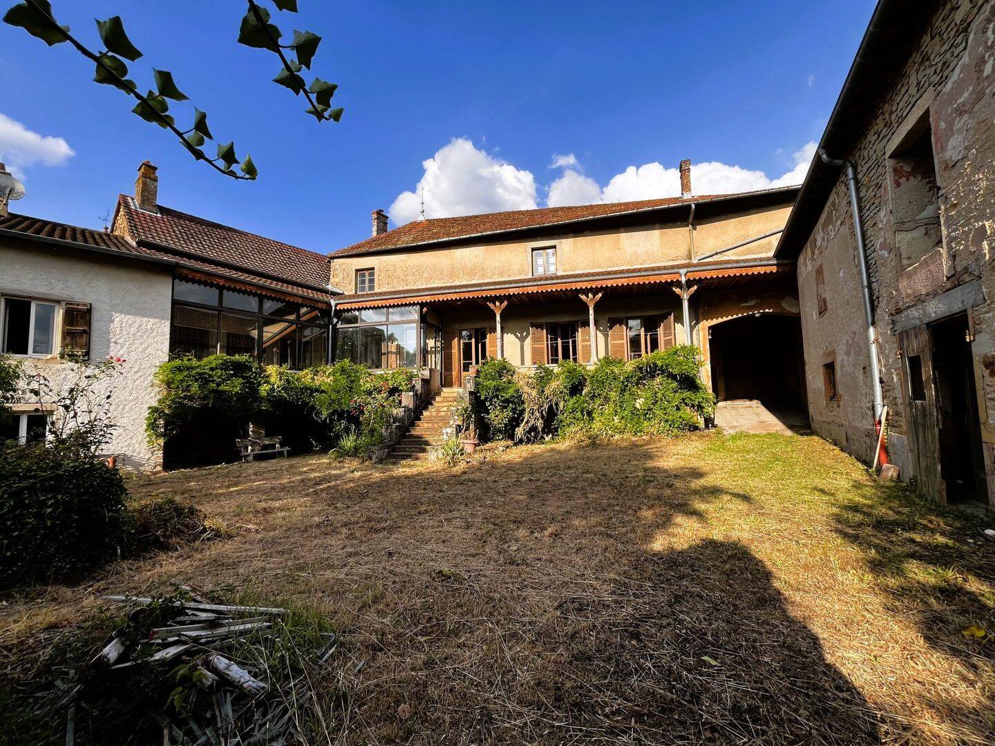Maison 10 pièces 229 m² · à Igé · 229 m² · 237 000 €