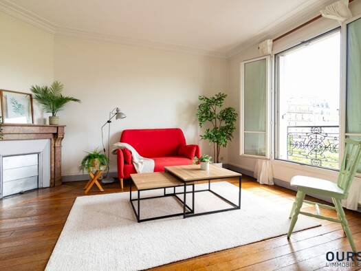 Appartement à vendre 250 000 € 2 pièces 1 chambre 48 m² Étage 3/4 République-Gare-Porte de Paris Saint-Denis 93200