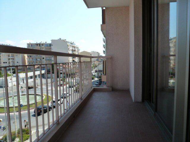 Appartement 1 pièce 28 m² · à Cannes · 28,3 m² · 565 €