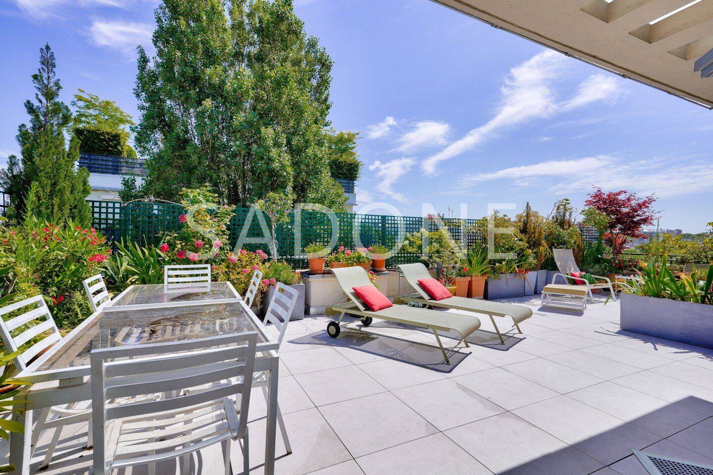 Appartement 5 pièces 146 m² · à Neuilly-sur-Seine · 146 m² · 2 360 000 €
