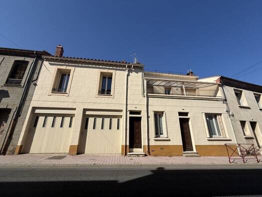 Appartement à louer 800 € 5 pièces 4 chambres 87 m² Étage 1/1 Prades 66500