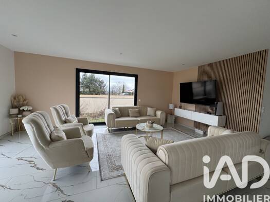 Maison de plain-pied à vendre 269 000 € 4 pièces 3 chambres 101 m² 653 m² de terrain Pouilly-lès-Feurs 42110