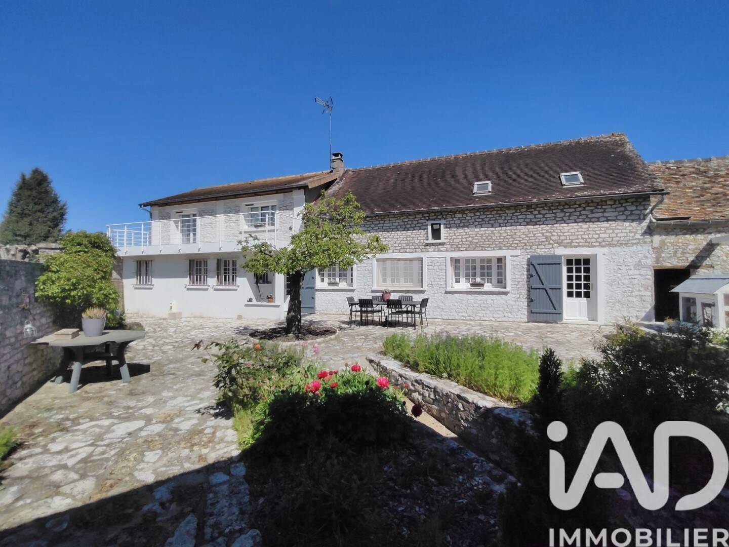 Maison 6 pièces 164 m² · à Villiers-en-Désœuvre · 164 m² · 379 000 €