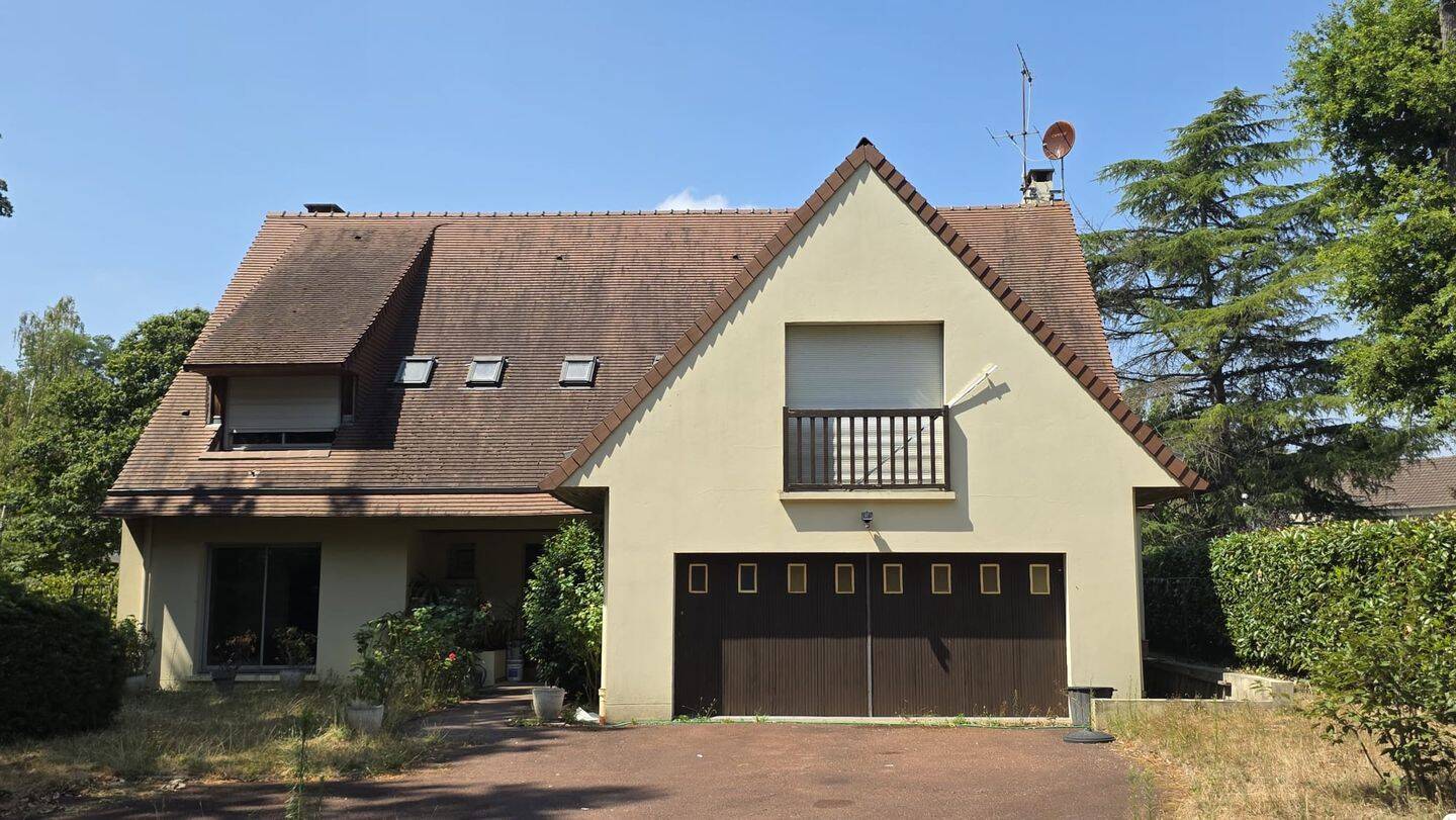 Maison 7 pièces 214 m² · à Verneuil-sur-Seine · 214 m² · 2 800 €