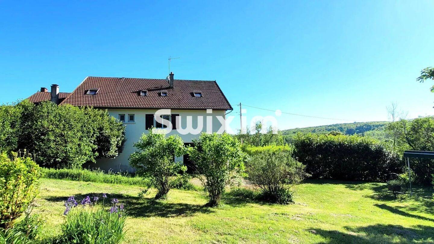 Maison 10 pièces 230 m² · à Lons-le-Saunier · 230 m² · 285 000 €