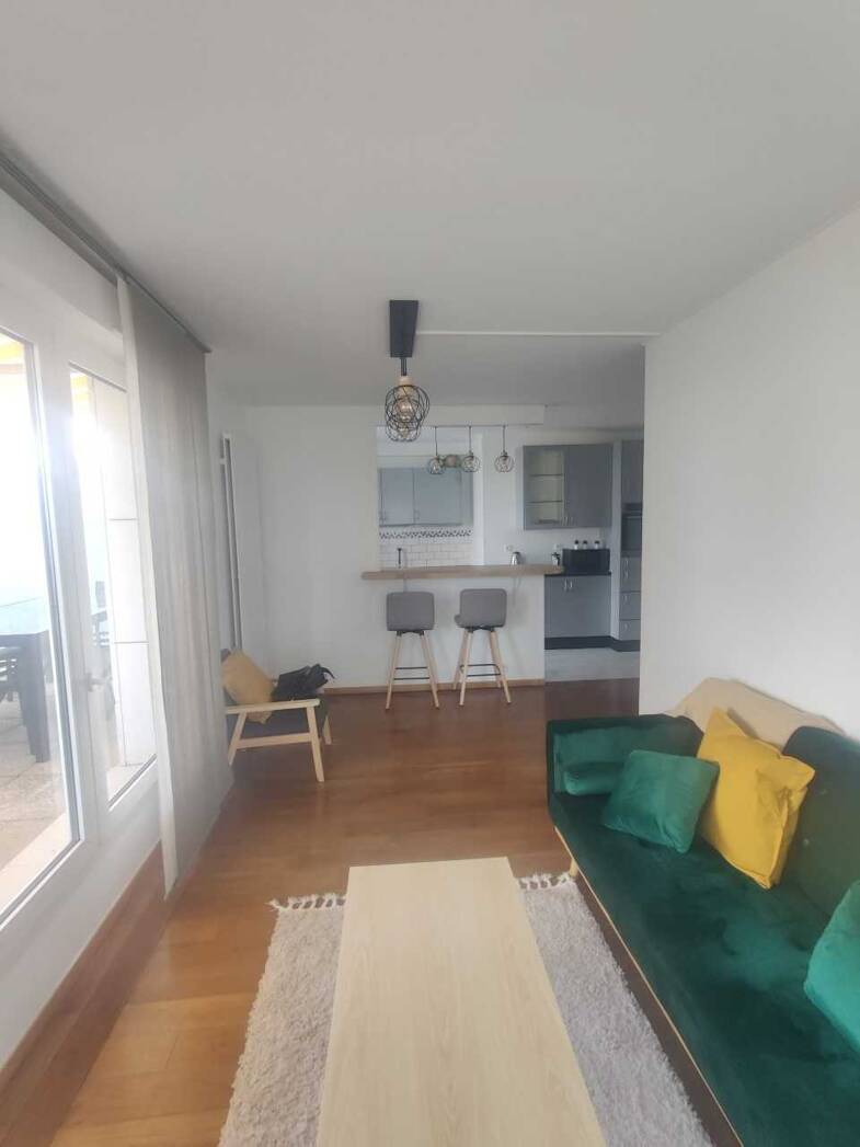 Appartement à louer 600 € 5 pièces 4 chambres 100 m² Sous le toit, Étage 6/6 Evry 91000
