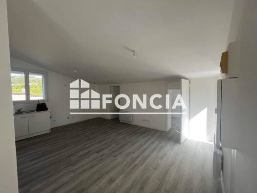 Appartement à louer 717 € 4 pièces 3 chambres 71,4 m² 3ème étage Centre Ville Vizille 38220