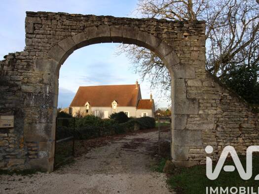 Maison à vendre 244 000 € 5 pièces 2 chambres 153 m² 8 074 m² de terrain Ourouer-les-Bourdelins 18350