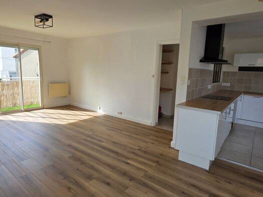 Appartement à louer 913 € 3 pièces 2 chambres 70 m² Étage 1/2 Calvaire Hugo Cécile-Châteauvert 2-Châteauvert 2 Valence 26000