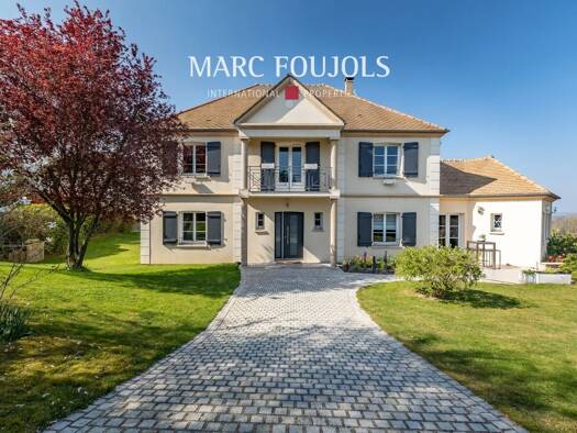 Maison à vendre 1 050 000 € 8 pièces 6 chambres 214 m² 2 262 m² de terrain Luzarches 95270