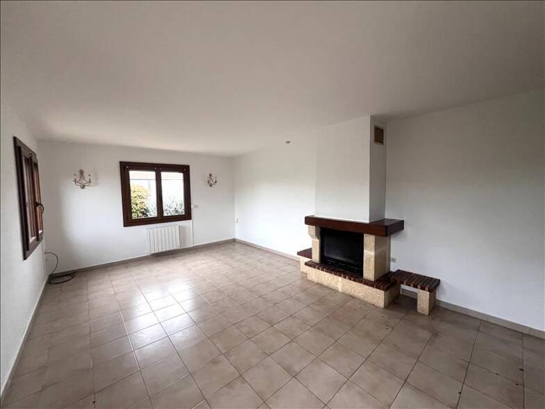 Maison à louer 1 037 € 4 pièces 3 chambres 112 m² disponible à partir du 09/05/2025 Nord Sigean 11130