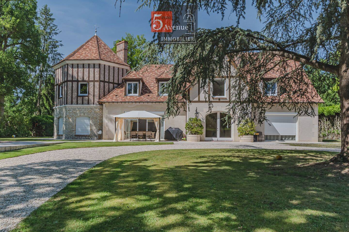 Maison 12 pièces 400 m² · à Lamorlaye · 400 m² · 1 600 000 €
