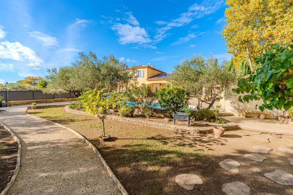 Maison 6 pièces 160 m² · à Clarensac · 160 m² · 529 000 €