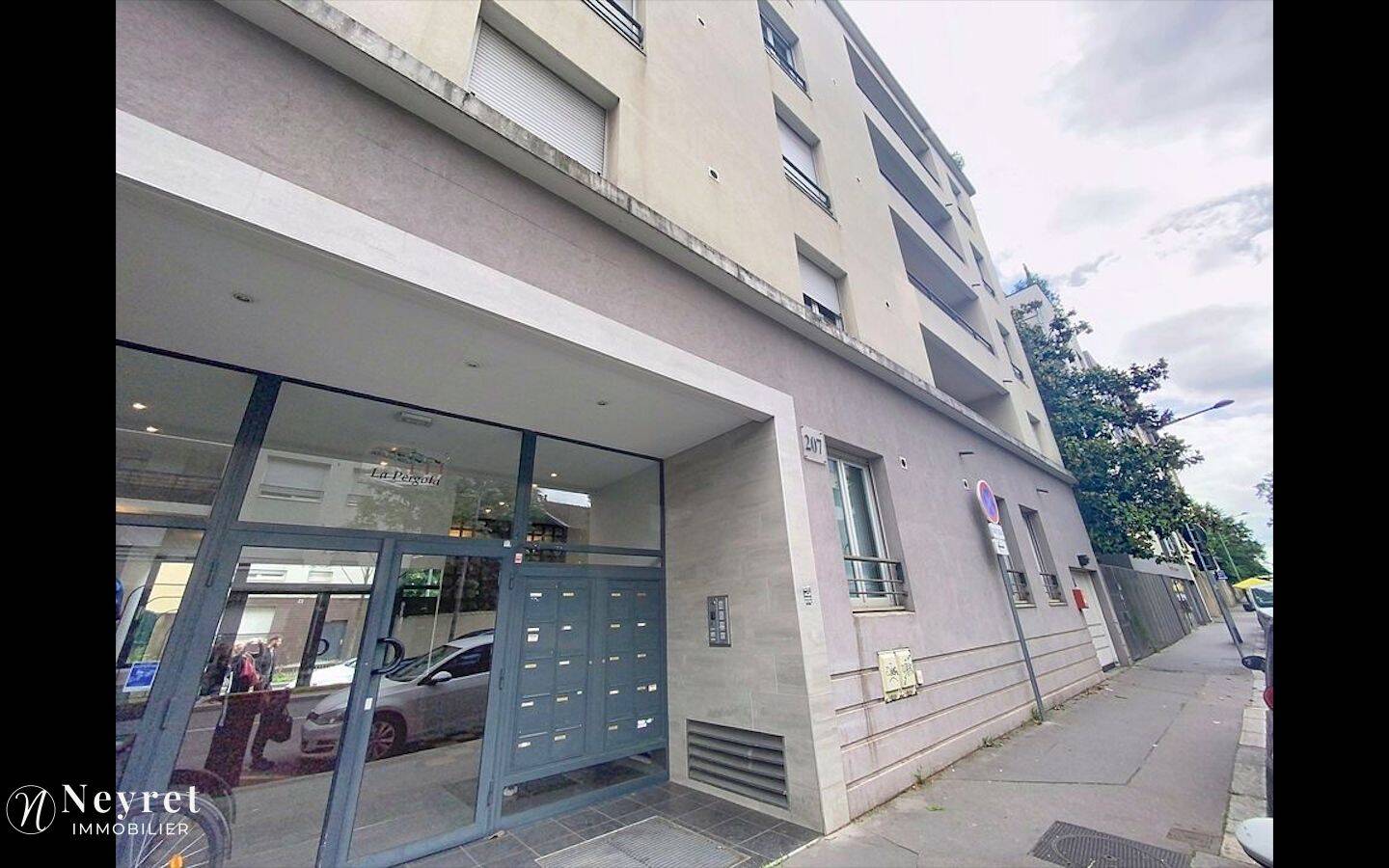 Appartement 2 pièces 47 m² · à Lyon 8ème Arrondissement · 46,9 m² · 220 000 €