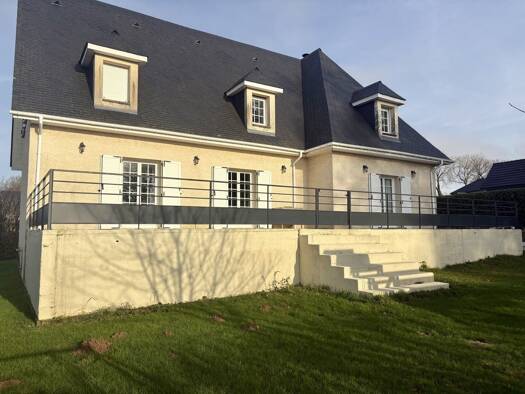 Maison à louer 1 900 € 6 pièces 5 chambres 227 m² 2 000 m² de terrain Oudalle 76430