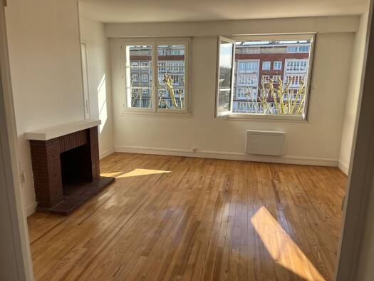 Appartement à louer 720 € 3 pièces 2 chambres 54 m² Étage 3/4 Centre Ville Est Lisieux 14100